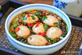 鸡蛋新吃法，比白水煮蛋好吃多了，浸泡一晚更入味，与米饭绝搭图片