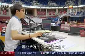 独自喝彩的CBA赛场主持：一个人像一万人一样战斗图片