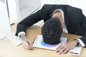 同事小李辞职了（小小说）图片