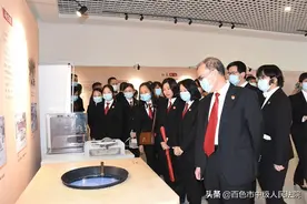 百色中院开展主题党日活动 参观科创百年——建党100周年科技成就科普展图片