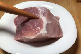 瘦肉放到锅里一煮，没想到这么好吃，一周5次都不腻，比吃豆腐嫩图片