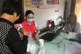 浙江乡镇医生：行医14年常帮患者垫付医药费图片