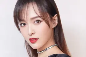 女人不管脸大不大，披头发谨记4点，直男都会多看两眼图片