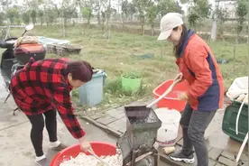 出口的莲藕做藕粉，口感细腻味道上佳！看农村大姐手工藕粉制法！视频封面