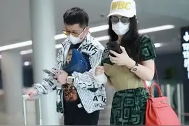 冉莹颖对自己身材要求太高了吧，穿着短裙还套束腰带，看着勒得慌图片