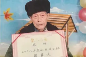 重庆老农说了个“不翼而飞”，身份被怀疑，经查是周总理钦定要犯图片