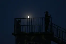 月光所致皆是故乡，有你所在便是家园图片