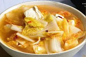 做白菜炖豆腐，很多人把放入豆腐白菜的顺序弄错了，难吃也不奇怪图片