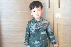 王宝强晒10岁儿子近照，长相清秀皮肤白净像马蓉，颜值超爸爸图片