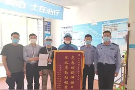 临危不乱！大连“外卖侠”深夜智斗持刀窃贼图片