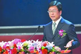 白岩松独特育儿观：你要是考第一名，我就敢和你断绝关系图片