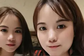 刷视频刷到疑似双胞胎姐妹  连线当事女孩：母亲承认抱养，等对方父母态度再鉴定DNA图片