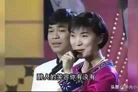 唱《中华民谣》，别老捂嘴笑，咱得知道为啥要把“菊花插满头”图片