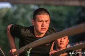 入伍两个月，我就站在你面前，你看我几分像从前图片
