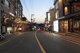 29岁男子深夜前往多家夜店后确诊 韩国关联病例激增至54例图片