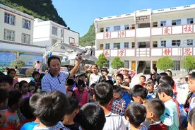 原民办代课教师，作出过不可估量的贡献，提高教龄补助尤为重要图片