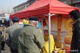农村出殡前要做开光仪式，还要给纸人开光，到底啥意思？有啥用？图片