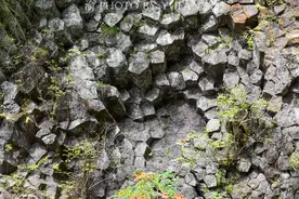 长白山下发现中国版巨人之路，石柱擎天美景如画，堪称北方九寨沟图片