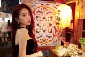 黑涩会美眉丫头首曝婚纱照 和未婚夫森林甜蜜亲吻图片