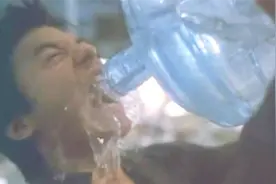 小伙半夜去医院探病，却被不干净的东西缠住，这水怎么喝都喝不饱视频封面