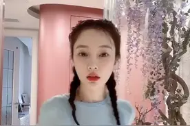 李小璐身材真火辣！穿薄款卫衣秀窈窕好身材，一双马尾辫年轻十岁图片