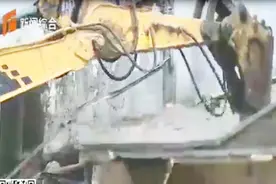 煤机街违规牌匾侵占公共空间，城管拆除私搭乱建，居民：路宽了视频封面