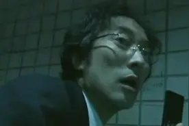 女孩故意在厕所留下电话号，忍不住打给她的男人，都会被杀害视频封面