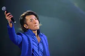 郑伊健晚年凄凉，演唱会没人看，网友：都是假象图片