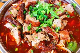成都某著名的“冒烤鸭”，每天卖出几百只！味道巴适，价格实惠图片