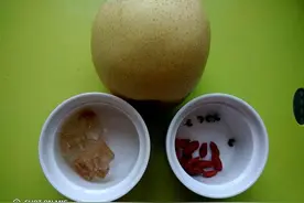 炖雪梨加花椒？炖出来的梨水可以润肺止咳，颜值高很小资图片