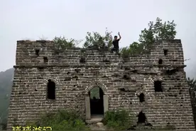 辽宁葫芦岛境内发现野长城，野路上山，坍塌的城墙，残破的烽火台图片