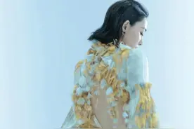 王丽坤人鱼大片太撩人了！腰身纤细腿长似1米2，露美背好性感图片