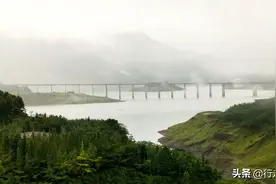 夏日休闲紫坪铺，看赵公山云卷云舒，群山藏美景，烟雨濛濛无忧谷图片