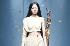 眯眯眼、刮眉毛、翻白眼，这样的妆容要推开哪扇门？图片