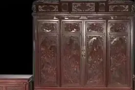 大姐为收藏木雕卖三套拆迁房，后被婆婆大骂去鉴定，专家：你站稳图片