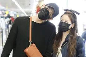 经超把老婆宠成少女，李琳穿短裤配蝴蝶结活力满满，哪里像41岁图片