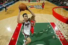 易建联在NBA效力不到6个赛季，你知道科比甜瓜是怎么评价他的吗？图片