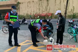 这样养犬，罚！图片