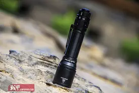 机械稳定、光芒耀眼：FENIX TK11 TAC战术手电图片