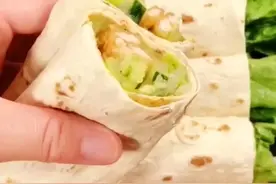 自己动手做肯德基老北京鸡肉卷，简单实惠，味道一点不差超正宗图片