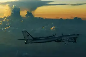 确实好看：俄空军再秀主力战机轰炸机空中美照图片