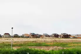 住别墅的不必是土豪！中国人均GDP第一城住房简史：从地窝子到戈壁别墅图片