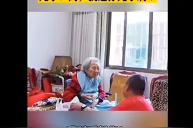 母慈子孝，画面暖心图片