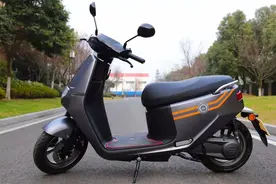 2款超能跑的电动车，其中一款续航500公里，最高速度能跑90km/h图片