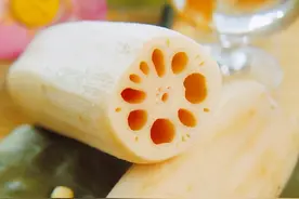 烹饪莲藕时，莲藕发黑怎么办？记得多做2步，莲藕鲜香脆嫩不发黑图片