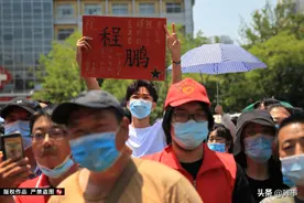有一种感动，叫高考中的家长图片