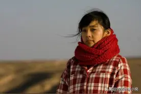 故事：姐姐生病无钱医治，弟弟梦见已逝的母亲：你到我坟前来一趟图片