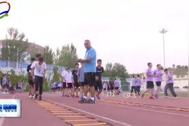 刘建忠：体育场上挥汗水 一片丹心育桃李图片