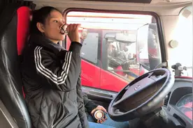 90后美女卡车司机穿越川藏线，冷水淋头提神一年300天不下车图片
