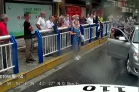 因为有他在围观，演练瞬间变实战......图片
